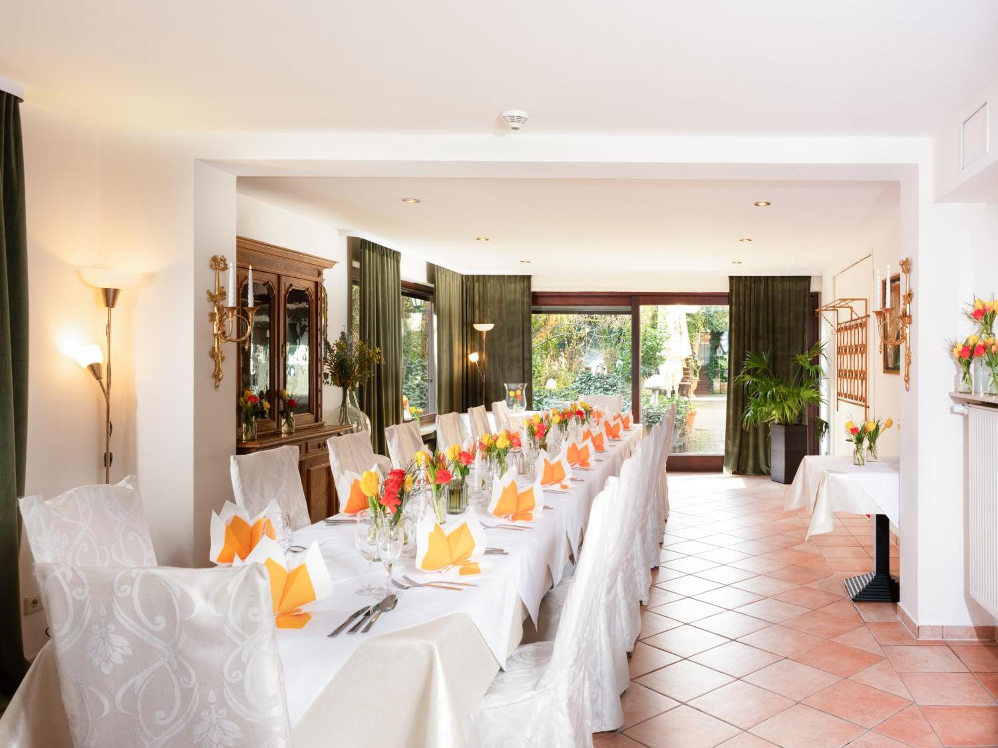 Hotel-Restaurant Central Am Koenigshof フィールンハイム エクステリア 写真