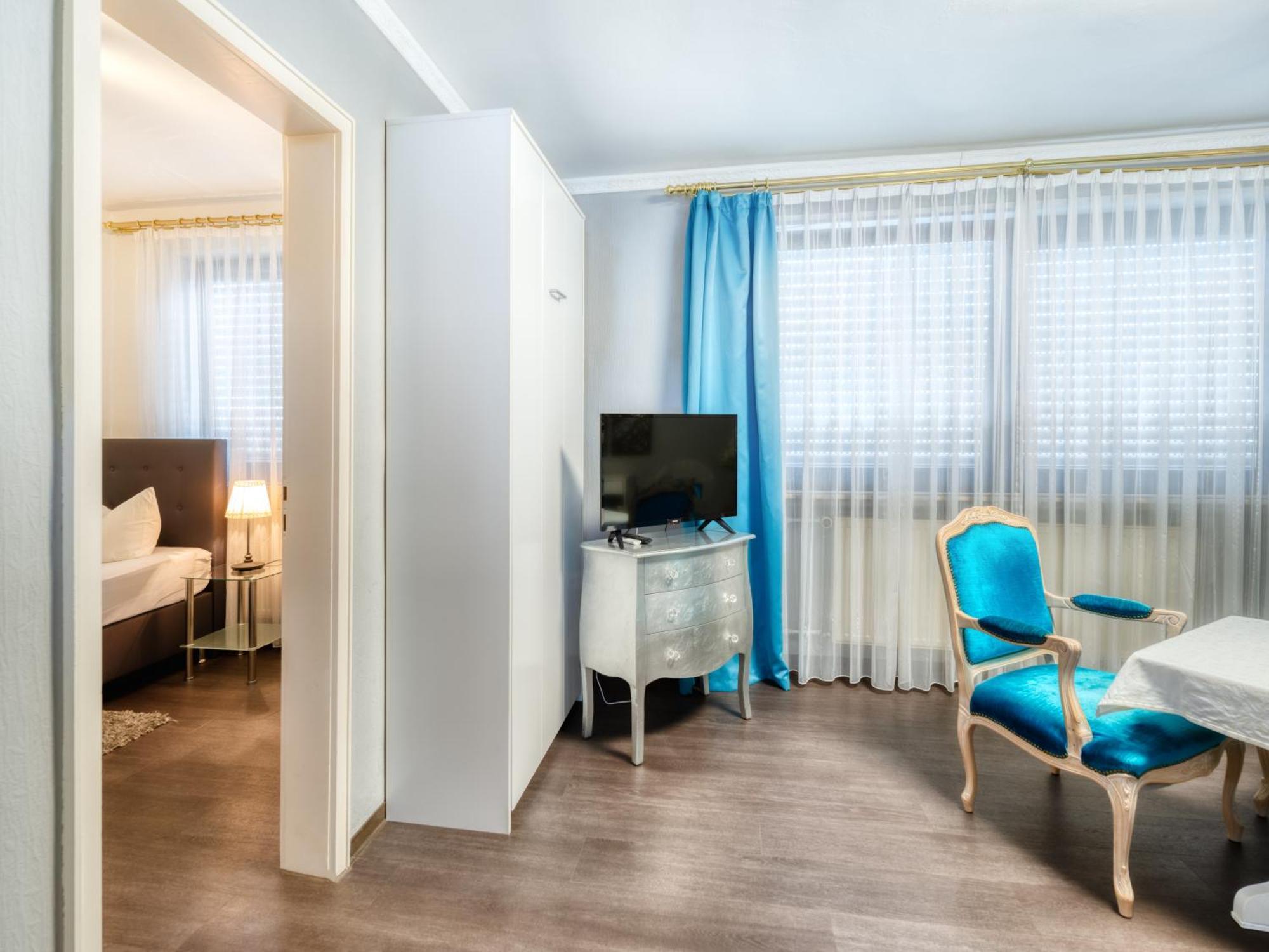 Hotel-Restaurant Central Am Koenigshof フィールンハイム エクステリア 写真