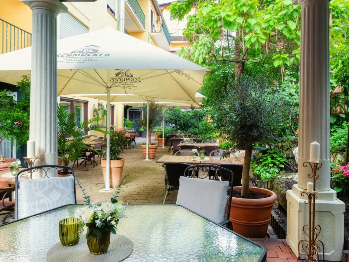 Hotel-Restaurant Central Am Koenigshof フィールンハイム エクステリア 写真