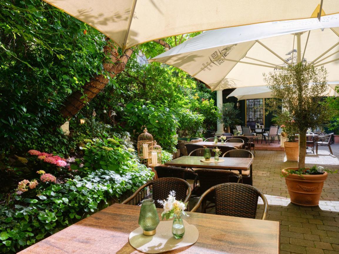 Hotel-Restaurant Central Am Koenigshof フィールンハイム エクステリア 写真