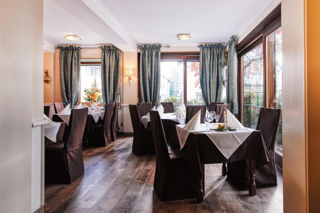 Hotel-Restaurant Central Am Koenigshof フィールンハイム エクステリア 写真