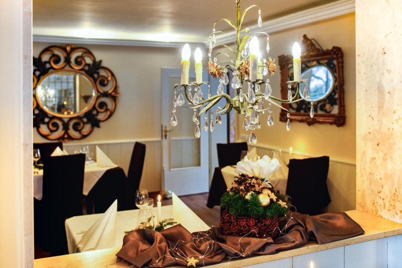 Hotel-Restaurant Central Am Koenigshof フィールンハイム エクステリア 写真