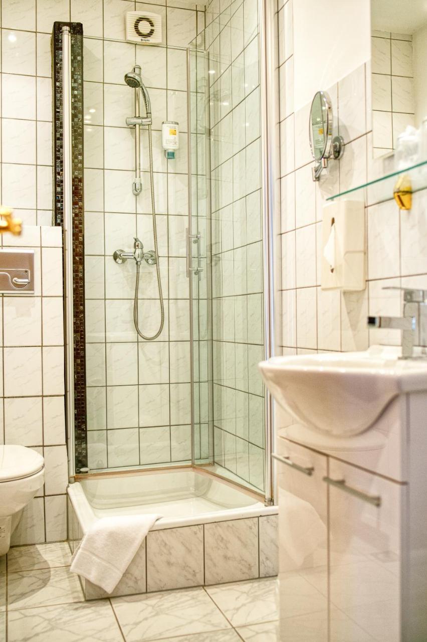 Hotel-Restaurant Central Am Koenigshof フィールンハイム エクステリア 写真