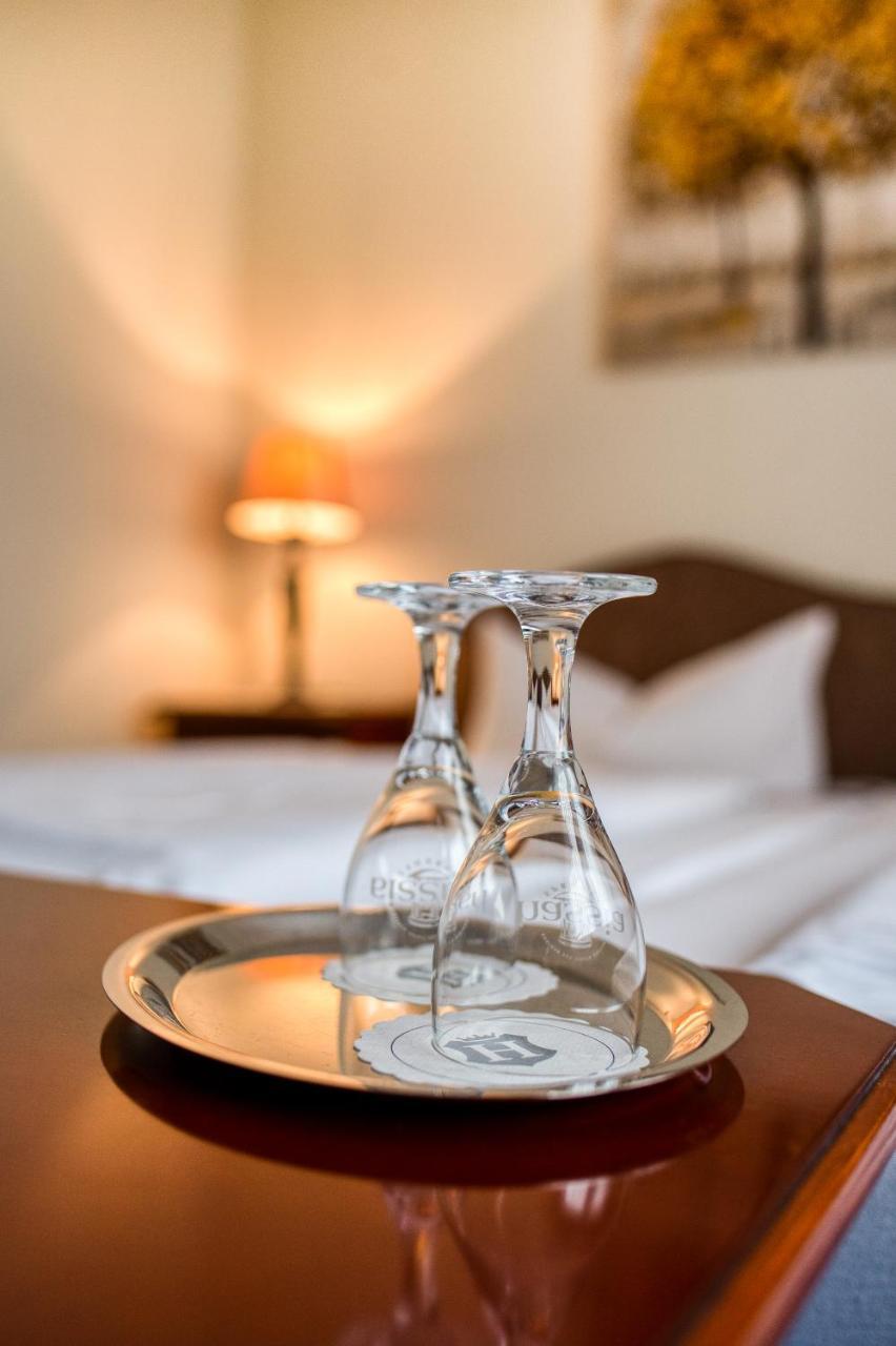Hotel-Restaurant Central Am Koenigshof フィールンハイム エクステリア 写真